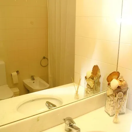 With 2 Bedrooms In Porches, With Pool Access And Furnished Garden -...