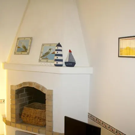 With 2 Bedrooms In Porches, With Pool Access And Furnished Garden -... * Porches (Algarve)