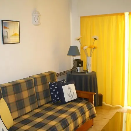 With 2 Bedrooms In Porches, With Pool Access And Furnished Garden -... Apartment *