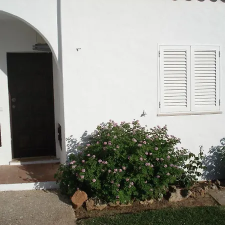 With 2 Bedrooms In Porches, With Pool Access And Furnished Garden -... * Porches (Algarve)